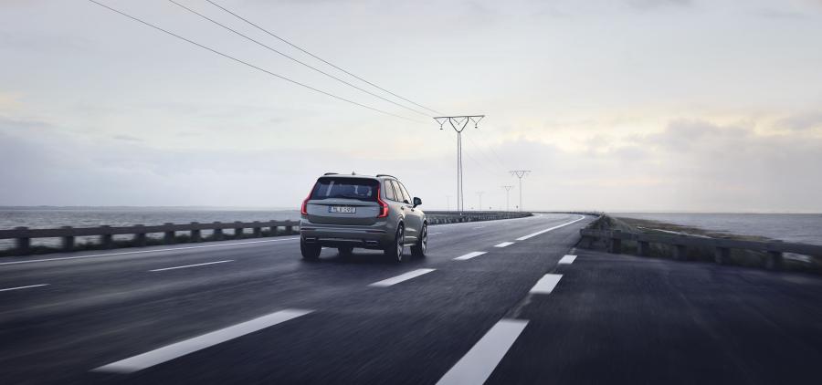  Volvo XC90 T8 Twin Engine R-Design 2019 года  (WW) (фото 5 из 15)